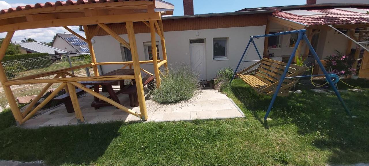 Lali Apartman Balatonudvari Extérieur photo