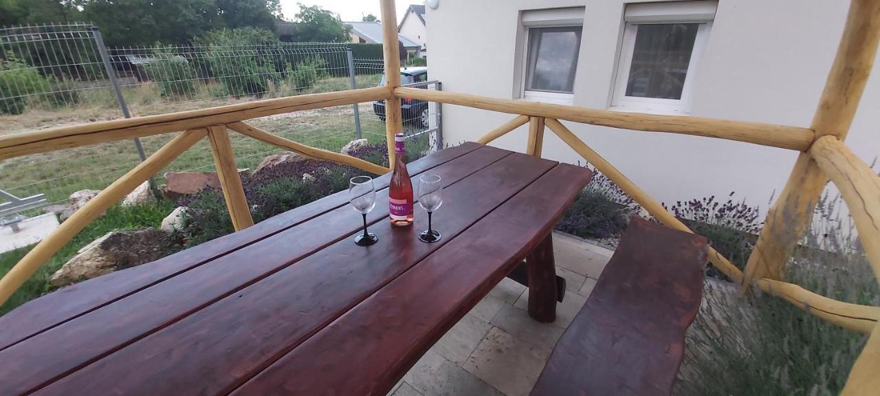 Lali Apartman Balatonudvari Extérieur photo